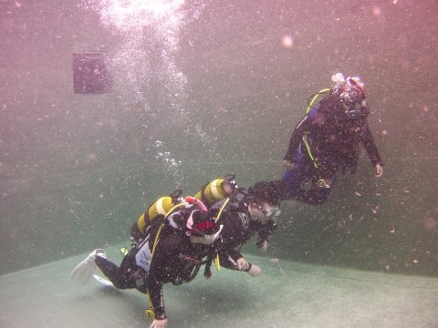 Rescue Diver Schwimmbadausbildung